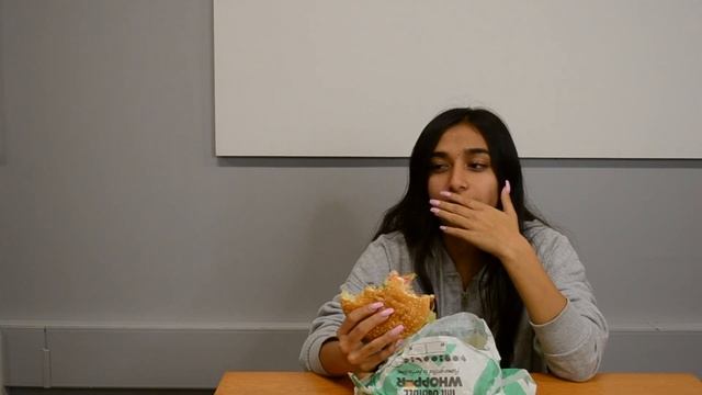 Students react to the Impossible Burger смотреть онлайн