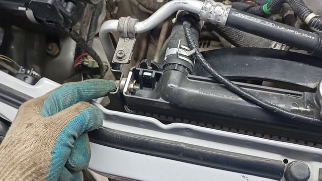 Suzuki Jimny замена радиатора охлаждения смотреть онлайн