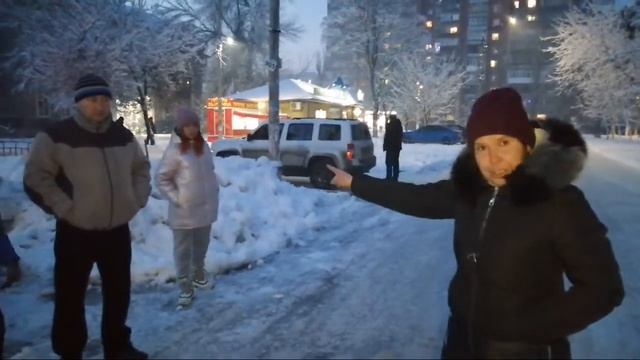 После чистки территории "ЦЕНТРАЛЬНОГО РЫНКА" - у людей под домами выросли снежные териконы! смотреть онлайн