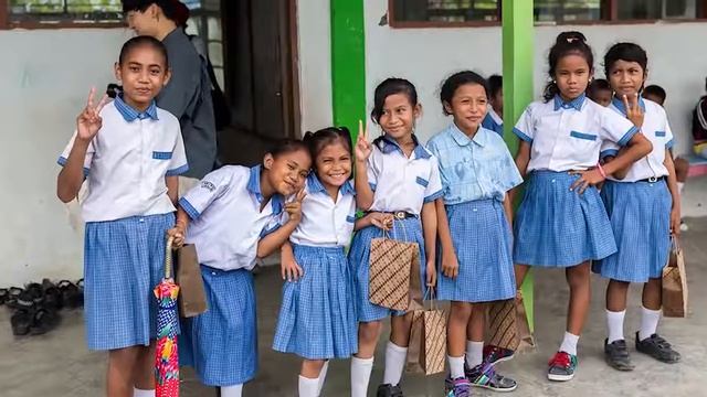 Как Выглядит ШКОЛЬНАЯ ФОРМА в Разных СТРАНАХ Мира! смотреть онлайн