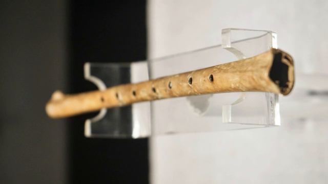 'Remarkably well-preserved' bone flute unearthed in Kent смотреть онлайн