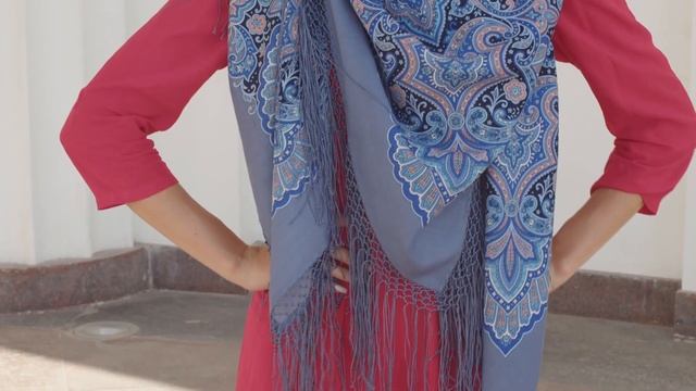 Платок из уплотненной шерстяной ткани с шелковой бахромой "Огненный танец", вид 1, 148х148 см смотреть онлайн