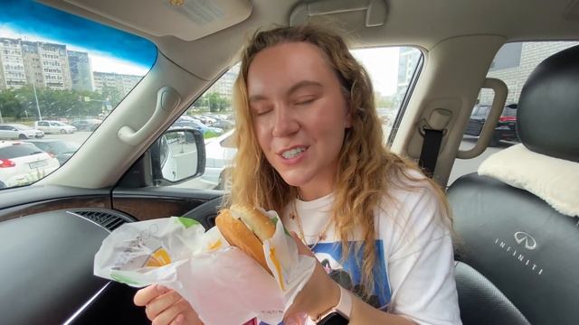 НАШЛА ПОП ИТЫ и Симпл ДИМПЛ В Джуниор Обед от БУРГЕР КИНГ ? POP IT Burger King смотреть онлайн