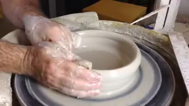 Throwing Dog Bowls смотреть онлайн