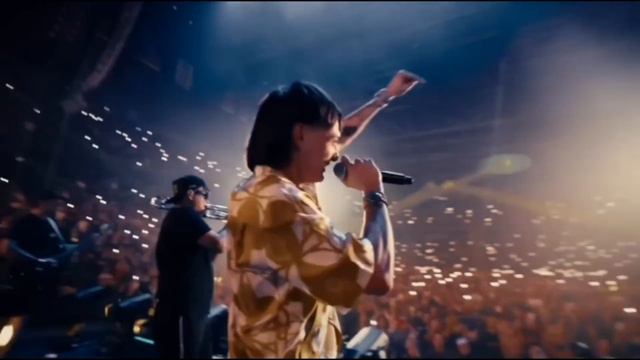 Ella Baila Sola - Peso Pluma y Eslabon Armado Live From stage смотреть онлайн