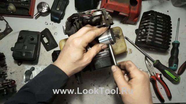 Как поменять поршневую на Триммере !!! смотреть онлайн