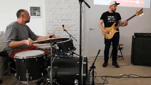 Просто барабаны. Just DRUMS.