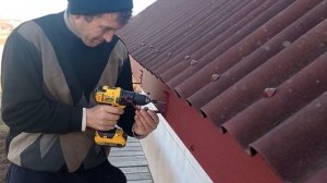 Подшивка крыши металлопрофилем. Монтаж водосточной системы