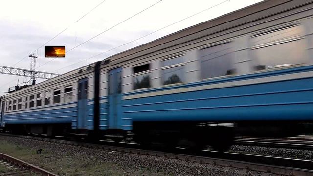 ЭР9М-551 прибывает на станцию Беличи смотреть онлайн