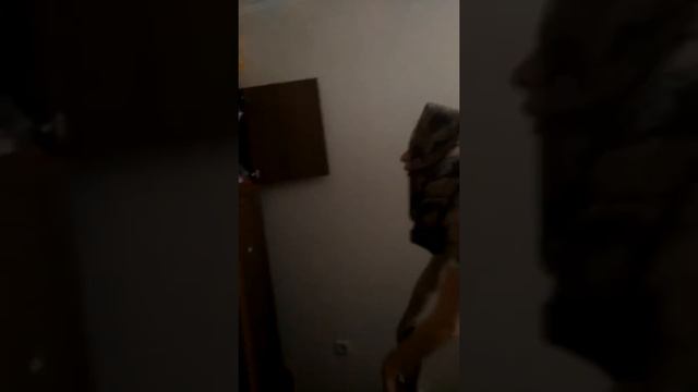 Дочь идёт на свою первую дискотеку. смотреть онлайн