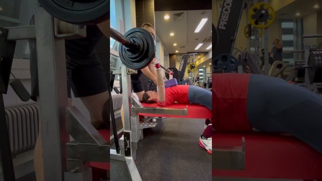 Жим штанги на брусок 47 кг смотреть онлайн