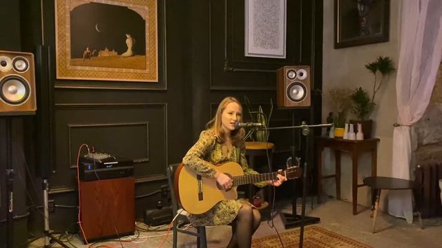 Судьба или карма? - SOfi Katrin. Авторская песня СОфи Катрин. Девушка с гитарой. смотреть онлайн