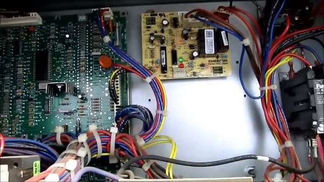 Ignition board replacement on a trane voyager roof top unit смотреть онлайн