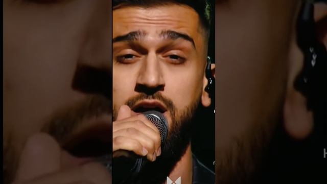 У него были необычные карие глаза. JONY.