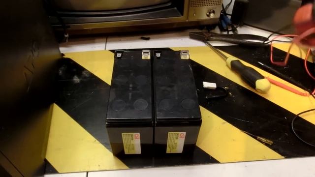 Electronics Recycling Salvage/Teardown: Vintage TV, UPS, VCRs, Charger, Portable Defibrillator, LCD смотреть онлайн