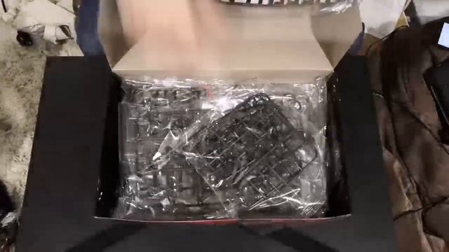 Открываю посылку из Японии с фигуркой Tengen Toppa Gurren Lagann смотреть онлайн