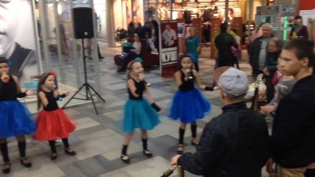 Подари улыбку миру Вокальная студия "Парус Детства" смотреть онлайн