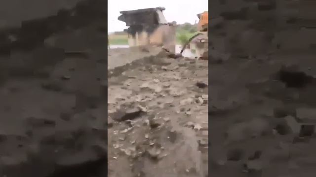 взорвали дамбу смотреть онлайн
