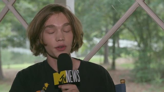 |В поисках Аляски| Актерский состав по отношению к своим подростковым персонажам.Перевод на Русском смотреть онлайн