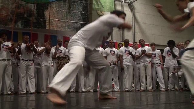 Irina "Pikachu" & Réda "Gavião" 2010 Jogos Europeus Abadá-Capoeira смотреть онлайн