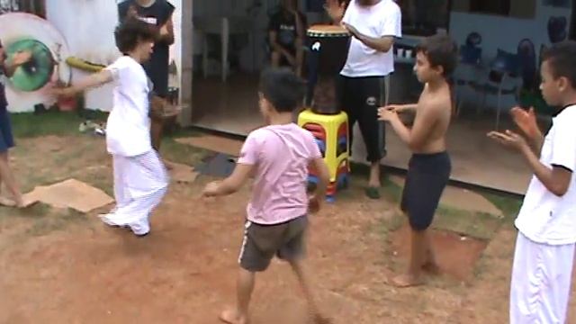 Associação cultural Mestre Gamela - Zum Zum ZUM capoeira mata um смотреть онлайн