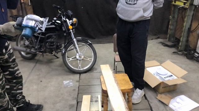 Аккумуляторная циркулярная пила с Алиэкспресс. Cordless parquet circular saw with Aliexpress. смотреть онлайн