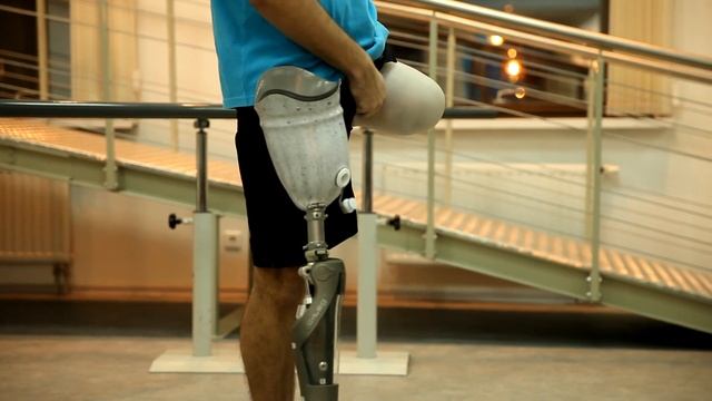 Надевание протеза с лайнером смотреть онлайн