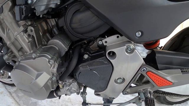 Обзор мотоцикла Honda CB600 Hornet 2001 Хонда Хорнет СБ 600 внешний вид работа двигателя смотреть онлайн