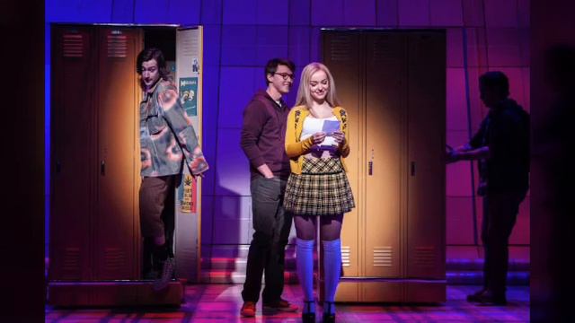 "Clueless"//DoveCameron смотреть онлайн