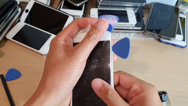 How to Remove a Stuck iPhone 7 Screen Uncut - Difficult To Open смотреть онлайн