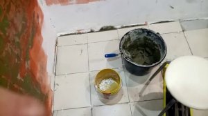 можно ли клеить плитку на краску