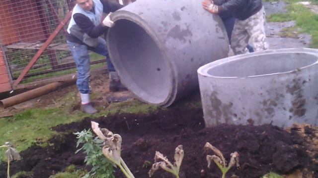 Установка бетонных колец под септик смотреть онлайн