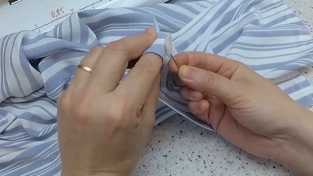 Как пришить пуговицу. Вариант 1. Пуговица на женской рубашке. #пришитьпуговицу #сшитьрубашку #diy смотреть онлайн