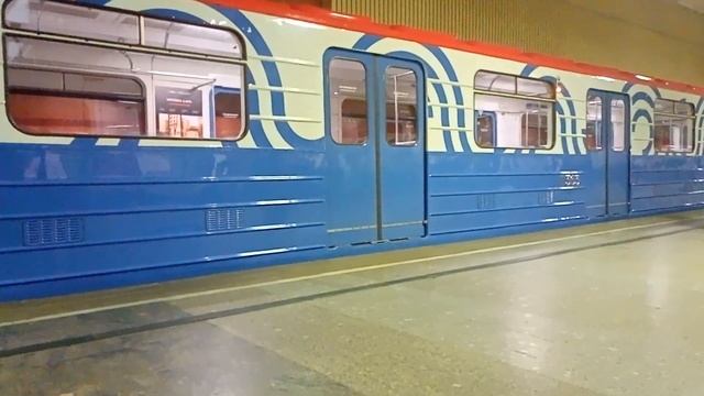 "На поезд следующий к станции Печатники посадки нет". 81-717 следует в депо. смотреть онлайн