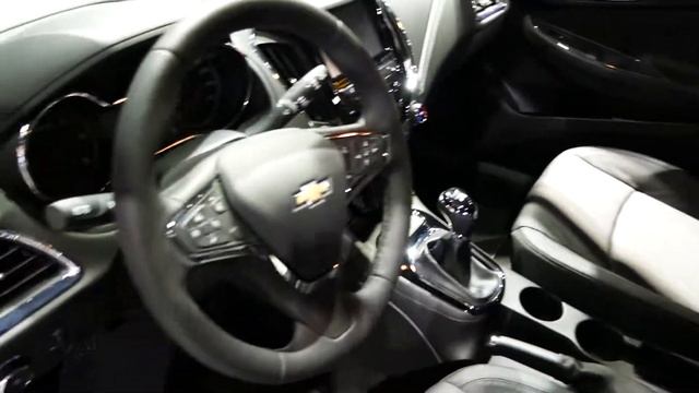 New 2018 GM Chevrolet Cruze Hatchback - Interior Tour - 2017 LA Auto Show смотреть онлайн