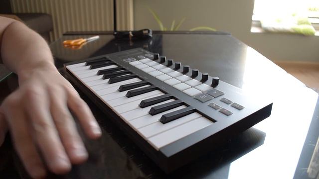 Novation Launchkey Mini MK3 - Unboxing & First impressions смотреть онлайн