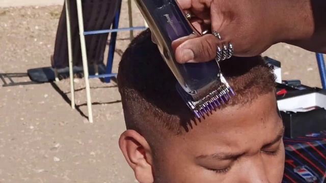 BESTBOMG RFCD-9360 CLIPPER *** OUTDOORS HAIR CUT VIDEO *** A "5 STAR" INEXPENSIVE CLIPPER!!! смотреть онлайн