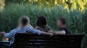 Взрослые мамочки соблазняют молодых парней