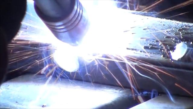 MIG WELDING WITH AND WITHOUT GAS - WHAT WELDS LOOK LIKE IF YOU RUN OUT OF GAS смотреть онлайн