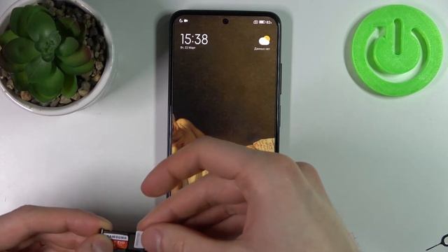 Как вставить сим-карту и карту памяти в XIAOMI Redmi Note 11S смотреть онлайн