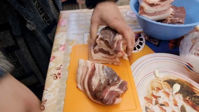сало в луковой шелухе от канала Свой Среди Своих Кулинария Готовим вместе смотреть онлайн