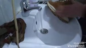 Как почистить ботинки из нубука подручными средствами.