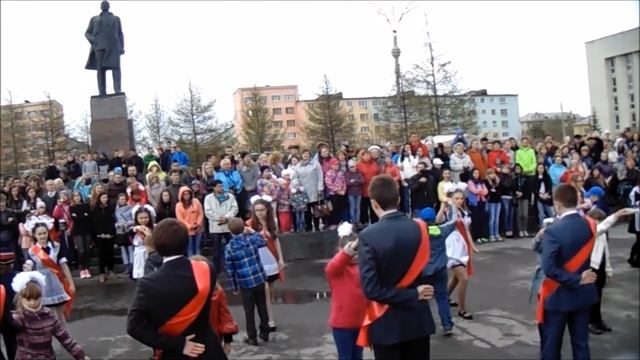 Немного танцев с Последнего звонка (Бонус к выпуску №5) смотреть онлайн