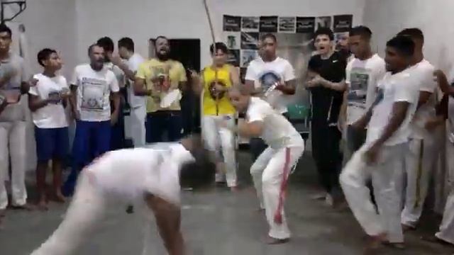 Associação de capoeira Axé Iúna Mestre Nestor смотреть онлайн