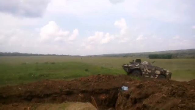 Приколи.Моя служба взоні АТО.Я за рульом,взяв поганять БРДМ смотреть онлайн