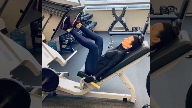 Упражнения для координации и удержания равновесия очень полезны. Включаем их в тренировки . смотреть онлайн