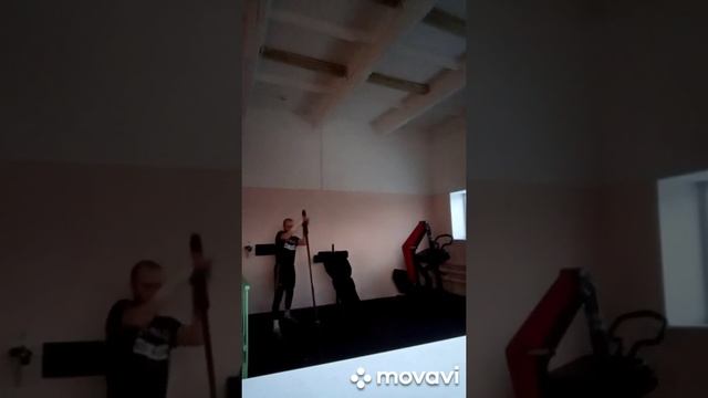 Тренировка новичка в зале 90-х. смотреть онлайн