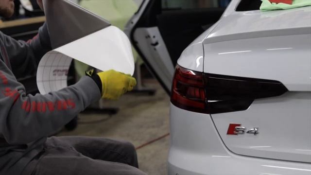 Making the Audi B9 S4 Look AMAZING?! ( 3M Vinyl Roof Wrap and Complete Black Out!) смотреть онлайн