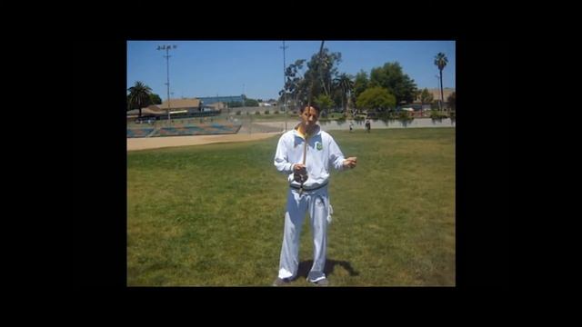 Capoeira playing the Berimbau смотреть онлайн
