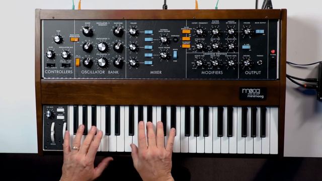 Moog Minimoog Model D Demo – Daniel Fisher